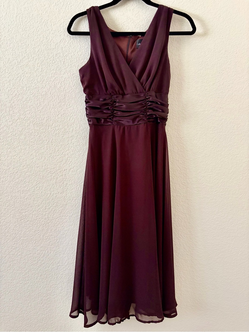 Elegant Chiffon Chocolate Brown Sleeveless Dress with Satin Ruched Waist Size 6